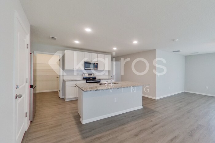 Building Photo - 8578 SW 44th Ct