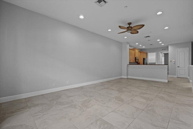 Building Photo - 4902 Vine Cliff Way E