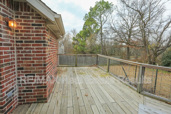 Building Photo - 303 NW Palomino St