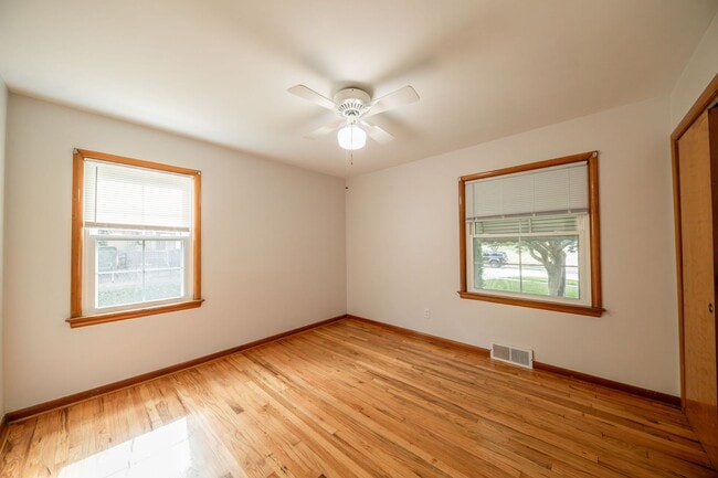 Building Photo - Charming 4-Bedroom Home in Prime Beachwood...