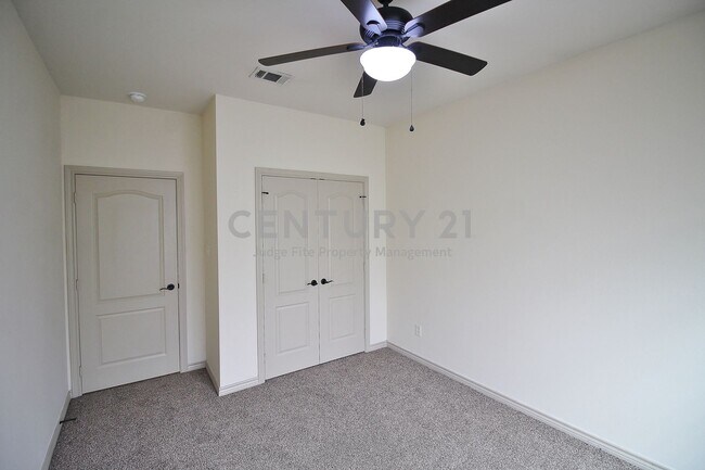 Building Photo - 112 Bridle Ct