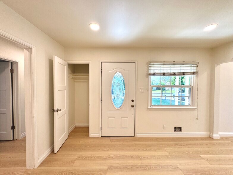 coat closet - 11720 Utah Ave