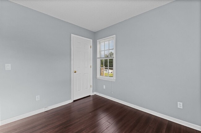 Building Photo - Welcome to your Perfect Home:  3BD, Hardwo...
