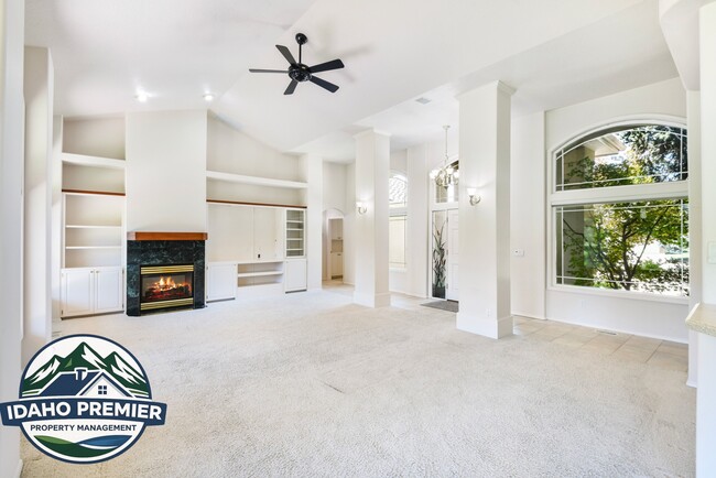 Building Photo - 481 E Trailside Dr