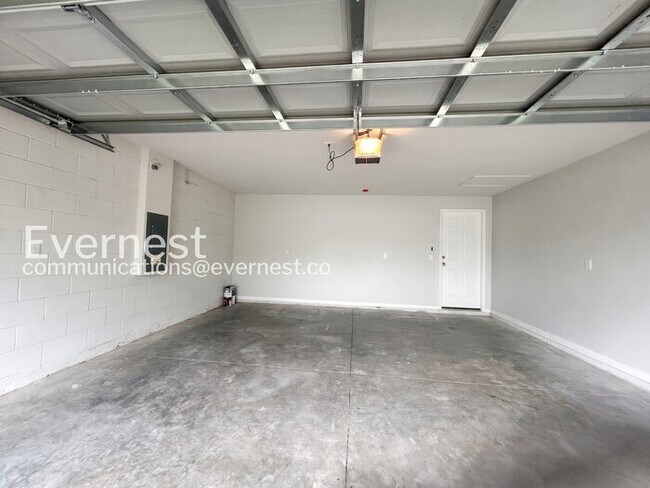 Building Photo - 11 Postman Ln