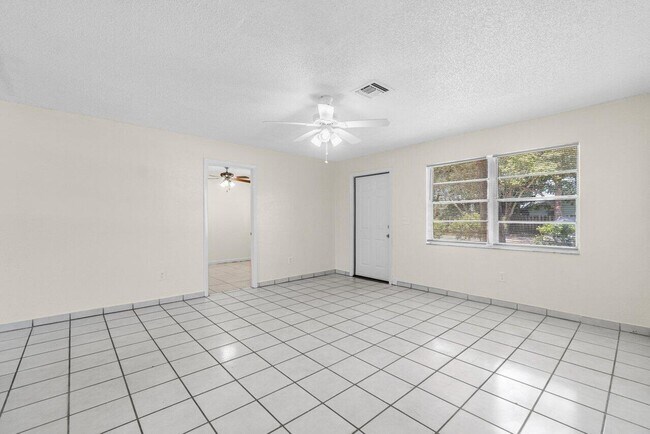 Building Photo - 4815 Gulfstream Rd
