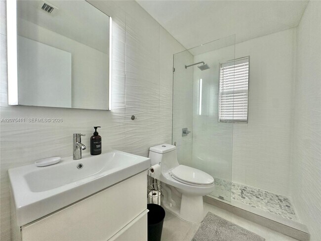 Building Photo - 1542 Drexel Ave