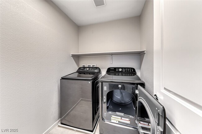 Building Photo - 7012 Pearl Hilltop Ct