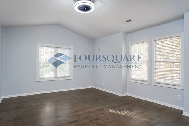 Building Photo - Spacious 3-Bed, 2.5-Bath Single Family Home with Modern Finishes & Back Deck
