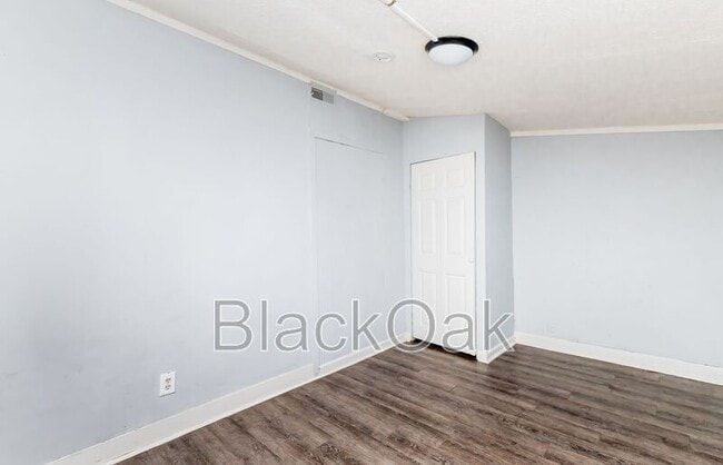 Building Photo - 917 Watt St