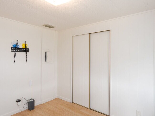 Building Photo - 529 Cervina Dr S