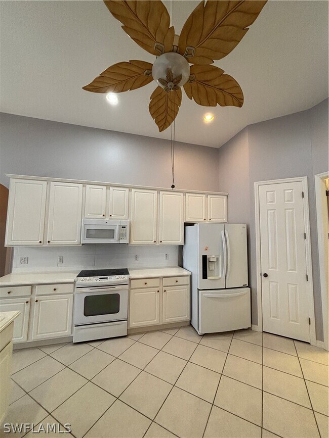 Building Photo - 2210 Grove Dr