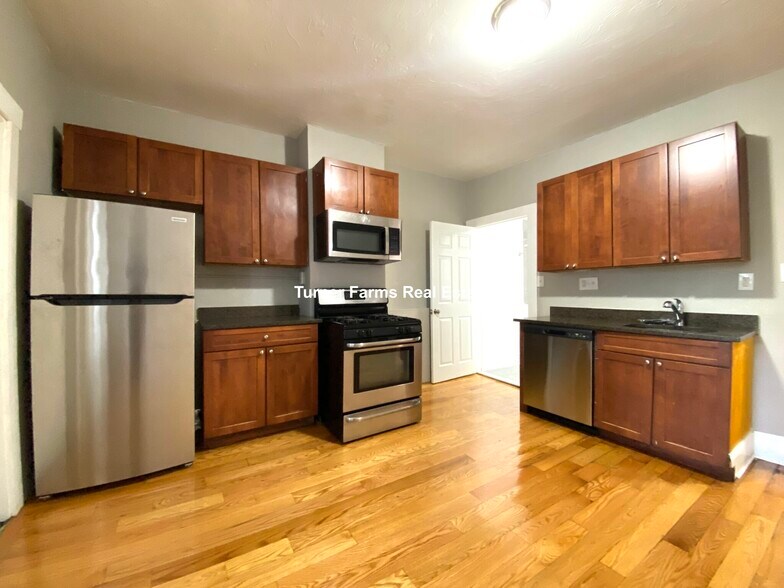 Building Photo - 270 Bowdoin St