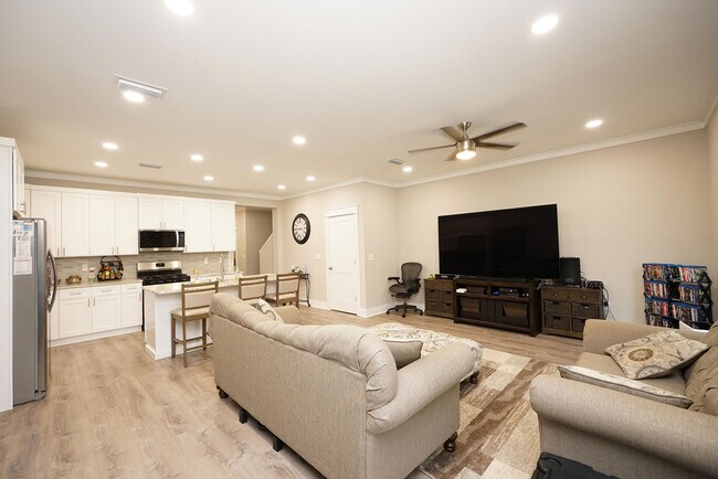 Building Photo - 6 Praiseworthy Dr