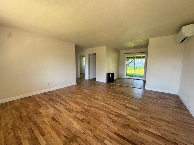 Building Photo - Recently remodeled 2-bedroom, 1-bathroom home