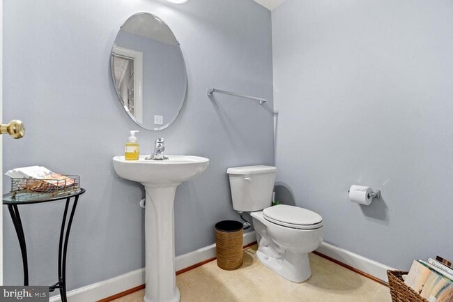 Building Photo - 2456 Eastbourne Dr