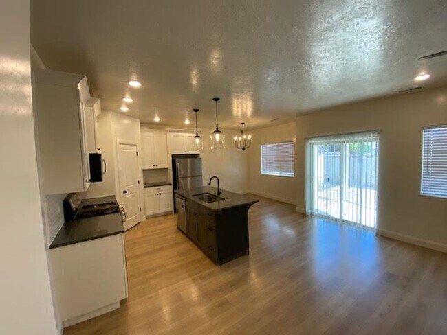 Building Photo - 3 Bed - 2.5 Bath, Newer Construction