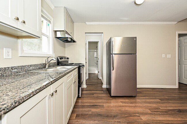 Building Photo - 302 E Hudson St