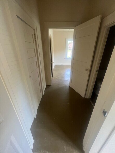 Building Photo - 412 Barker Ave