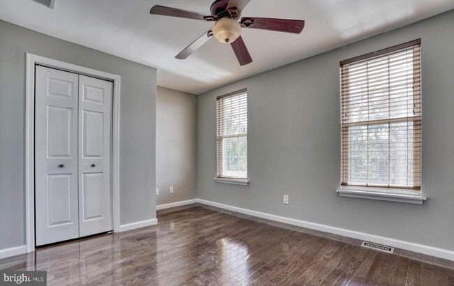 Building Photo - Amazingly renovated 3bd 2.5bth rarely avai...