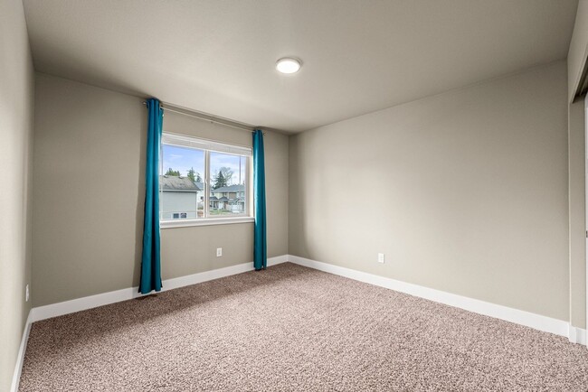 Building Photo - Modern 4-Bed Tacoma Home | Energy Efficien...