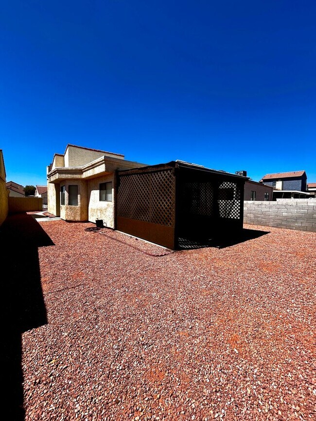 Building Photo - Charming Summerlin retro 2-bedroom home