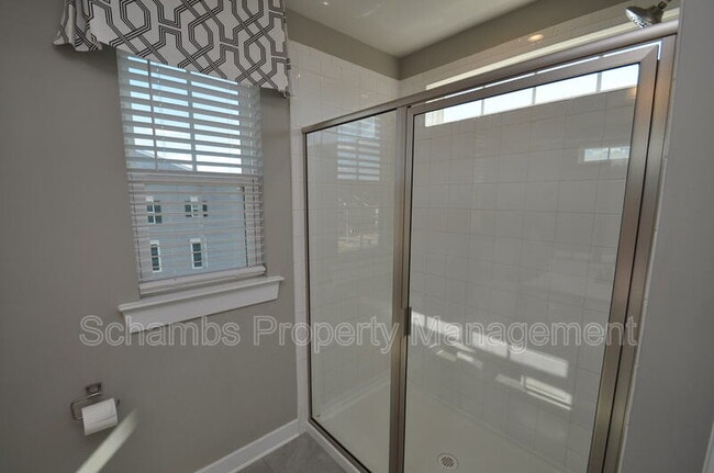 Building Photo - 200 Misty Pike Dr