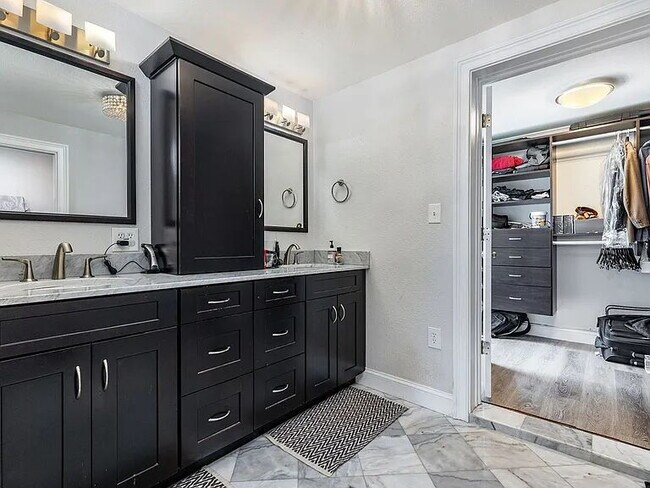 Building Photo - Rare South Tampa Rental in Virginia Park | Huge Private Backyard