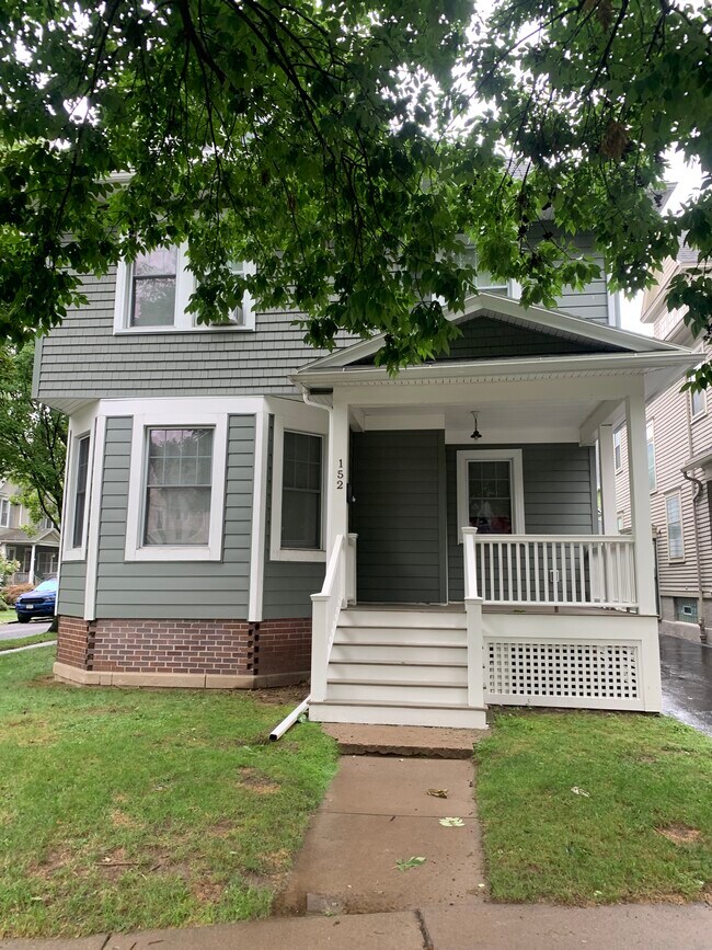 Building Photo - 152 Rosedale St