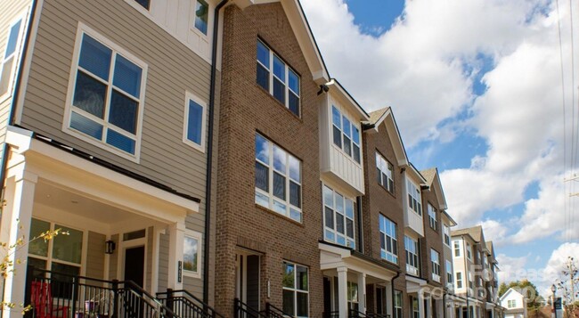 Building Photo - 17014 Fairmount Way