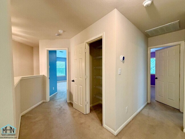 Building Photo - 518 Willow Grove Dr