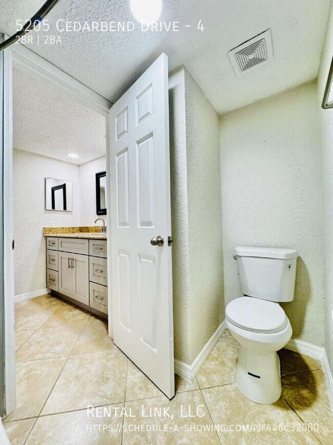 Building Photo - 5205 Cedarbend Dr