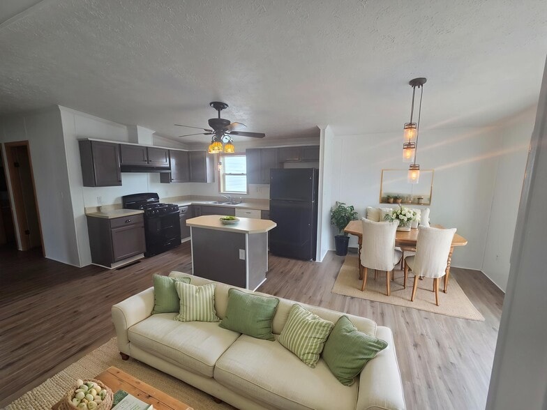 Building Photo - 649A Blue Bird Cir Unit 649A
