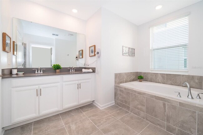 Building Photo - 8885 Cabot Cliffs Dr