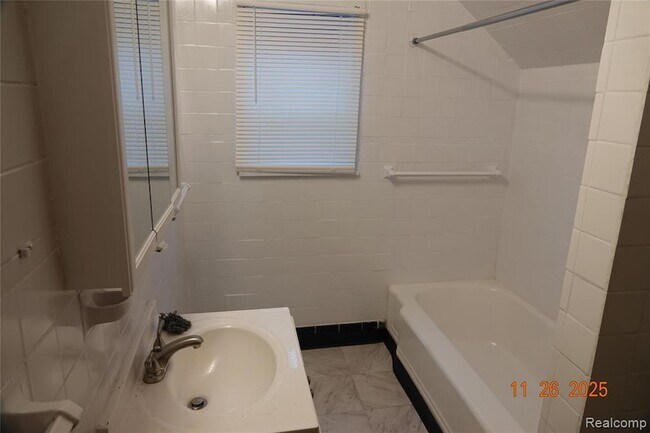 Building Photo - 112 Richton St