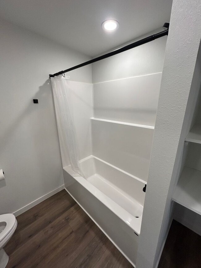 Building Photo - Fully Remodeled Five Bedroom House for Rent!