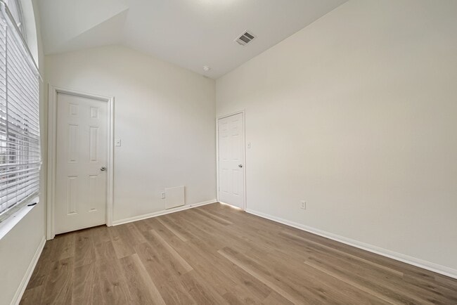 Building Photo - 18439 Sunrise Oaks Ct