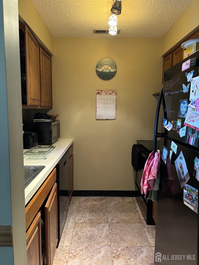 Building Photo - 1700 Ravens Crest Dr