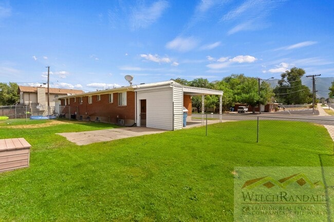 Building Photo - 4 Bedroom 2 Bath Duplex Home in Washington Terrace