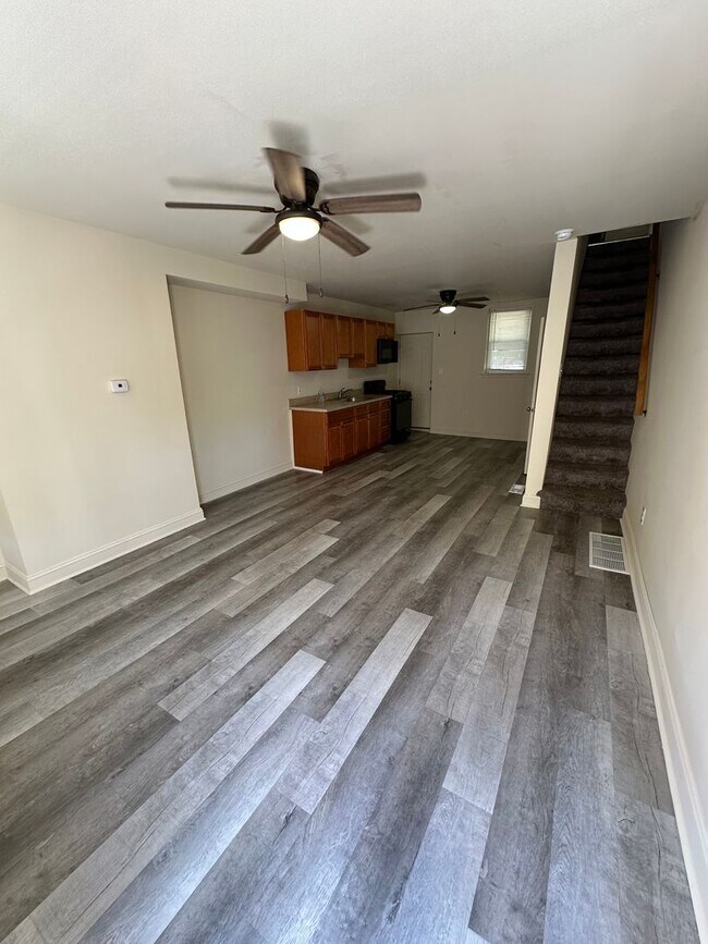 Building Photo - 2 Bed, 1 Bath. Section 8 Approved