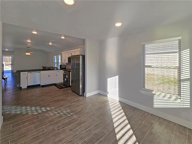 Building Photo - 2091 Bluebonnet Ln