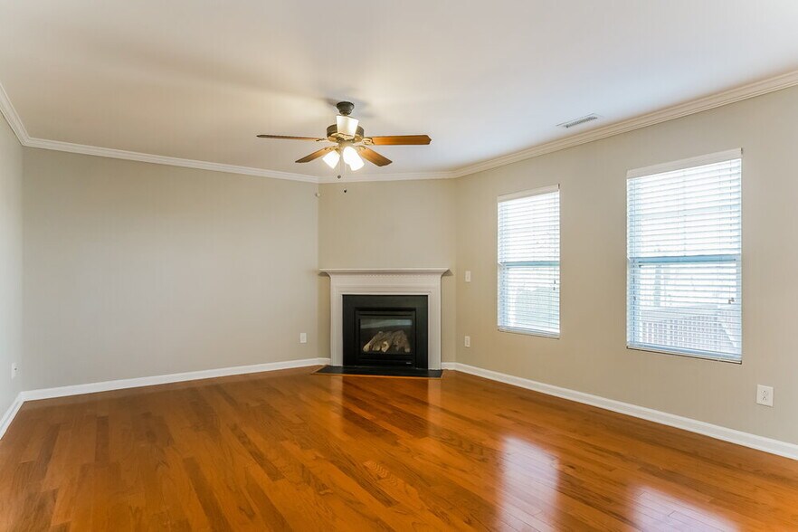 Building Photo - 167 Woodcreek Ln