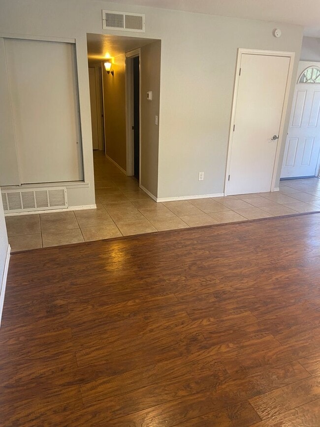 Building Photo - 4-Bedroom Home in Swiss Manor | Mountain Views + Huge Deck