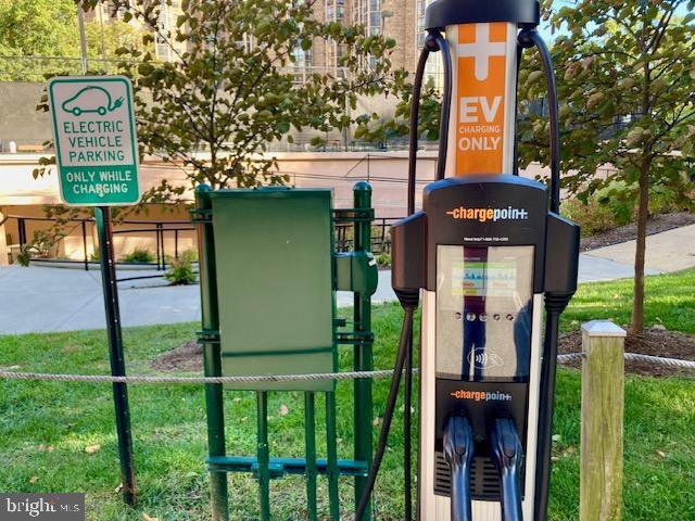 Building Photo - 5902 Mt Eagle Dr