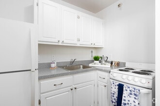 Interior Photo - Hillcrest Hampton House