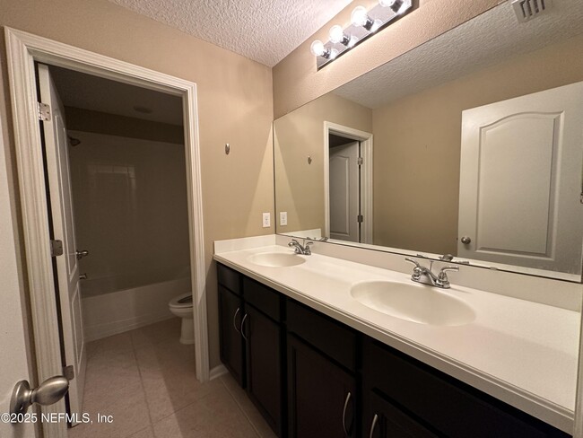 Building Photo - 4578 Silverthorn Dr