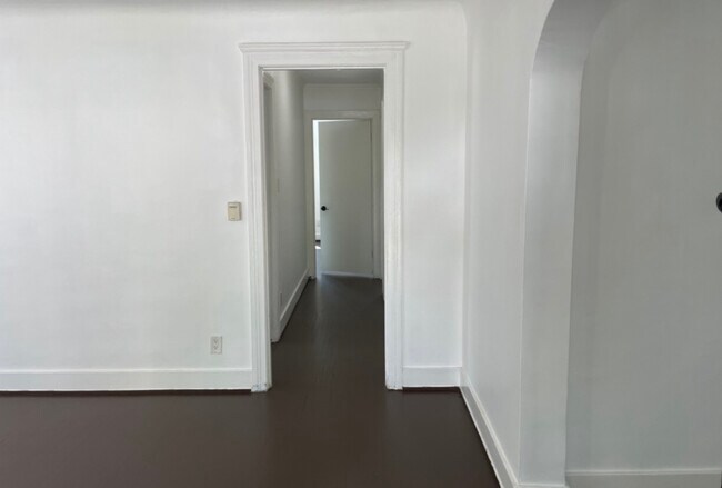 Hallway - 727 N Alta Vista Blvd
