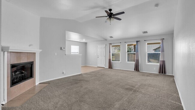 Building Photo - 3 Bed | 2 Bath in Owasso!