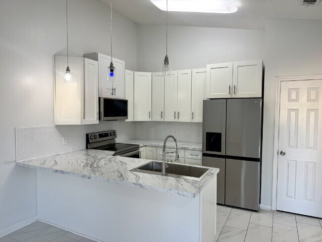 Building Photo - 5417 Sunset Ave