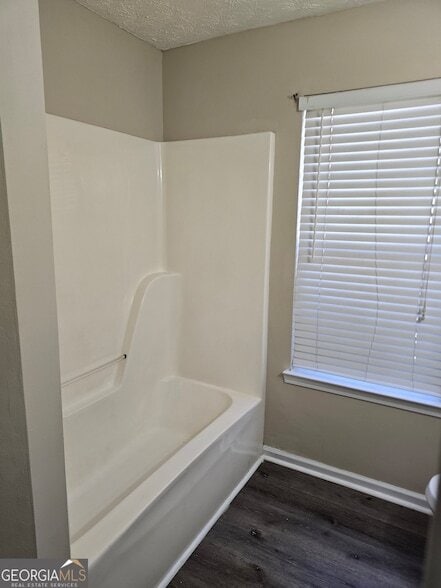 Building Photo - 100 Mountain Way